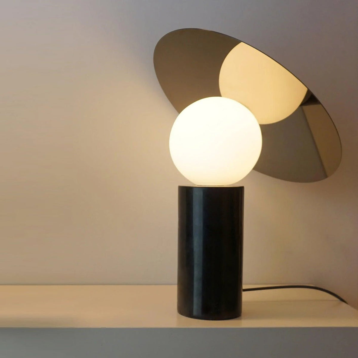 Dila Minimalistische Tischleuchte aus Marmor