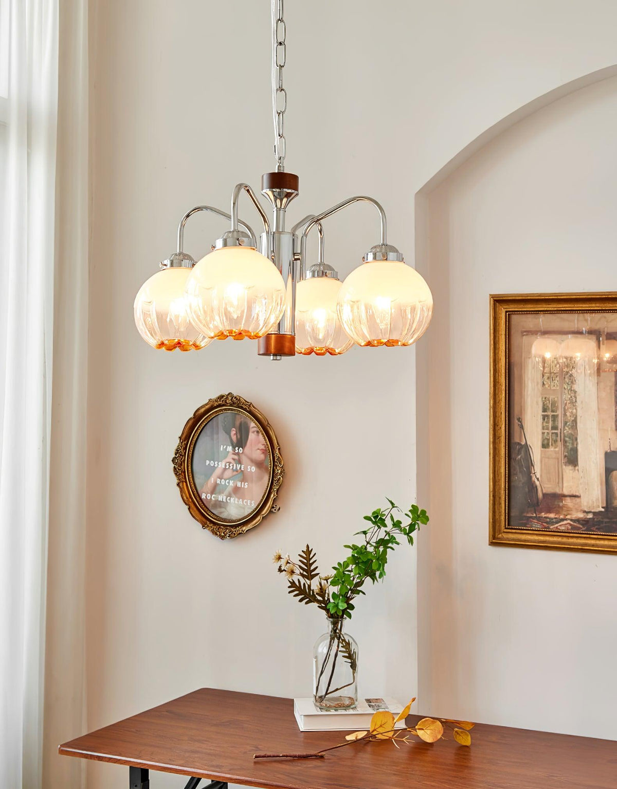 Ulliria Kronleuchter aus Walnuss und Glas mit nordischer Blumenkunst