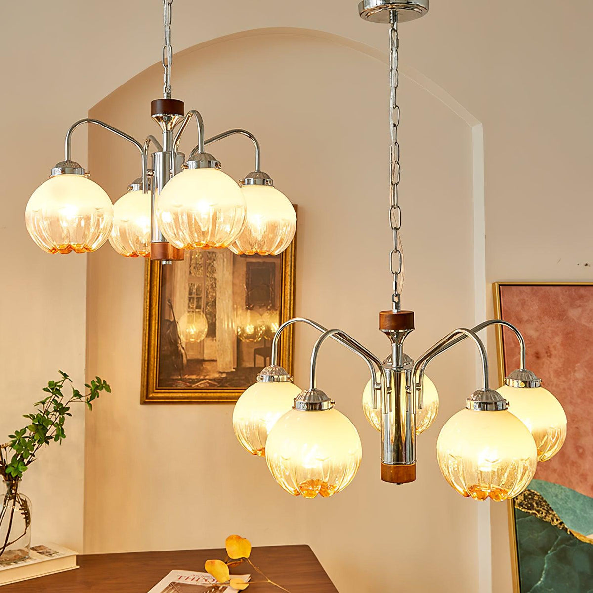 Ulliria Kronleuchter aus Walnuss und Glas mit nordischer Blumenkunst