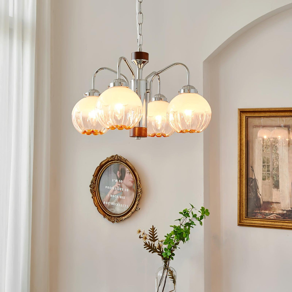 Ulliria Kronleuchter aus Walnuss und Glas mit nordischer Blumenkunst