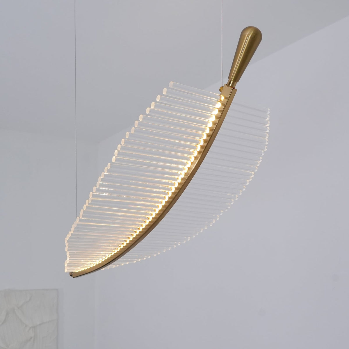 Kuo Kronleuchter aus Acryl in Gold mit zeitgenössischem Design