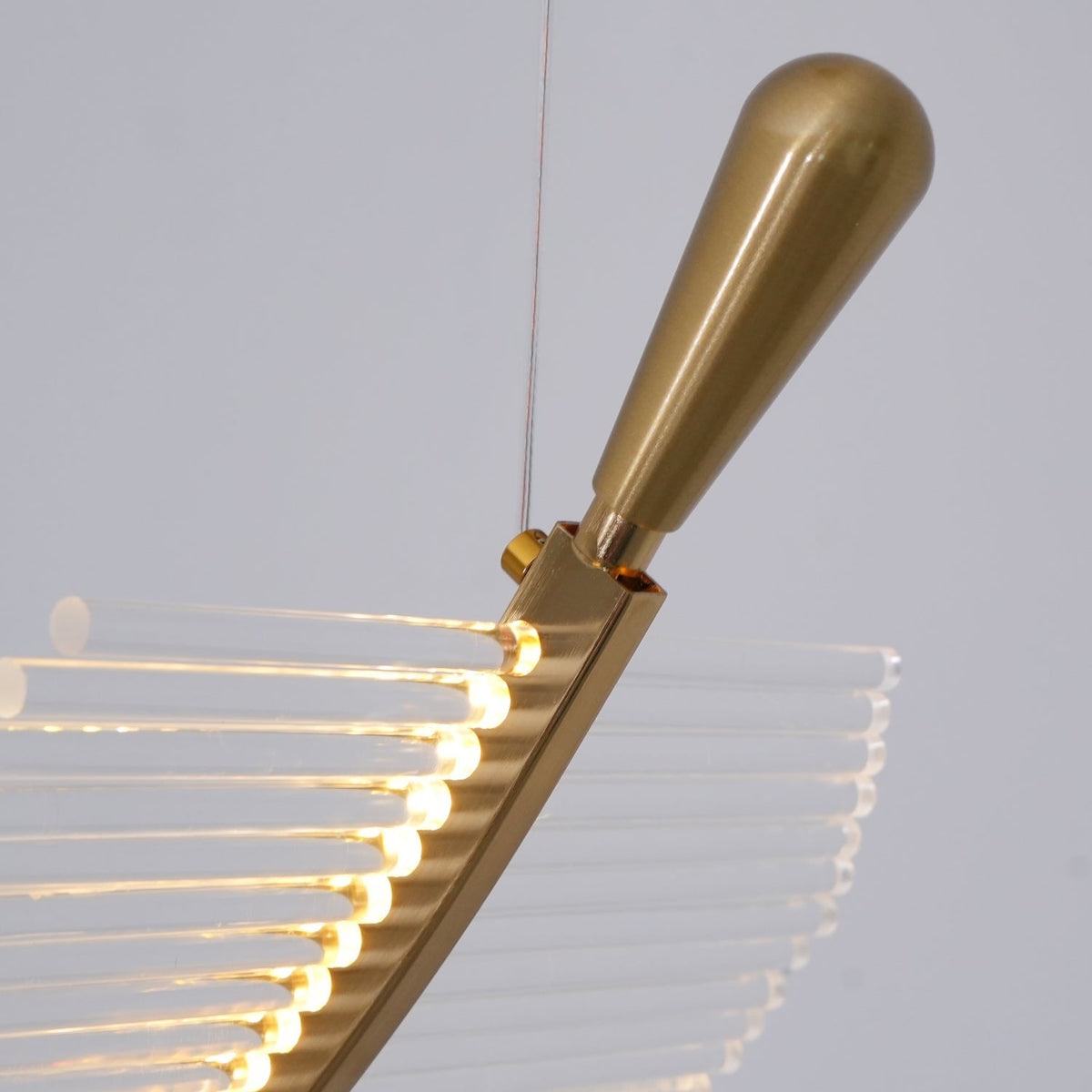 Kuo Kronleuchter aus Acryl in Gold mit zeitgenössischem Design