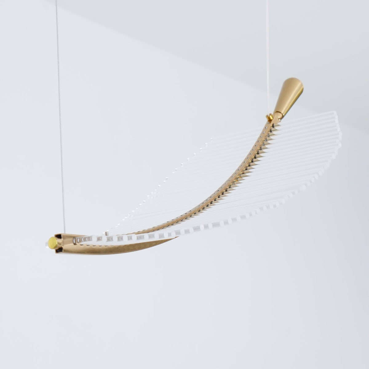 Kuo Kronleuchter aus Acryl in Gold mit zeitgenössischem Design