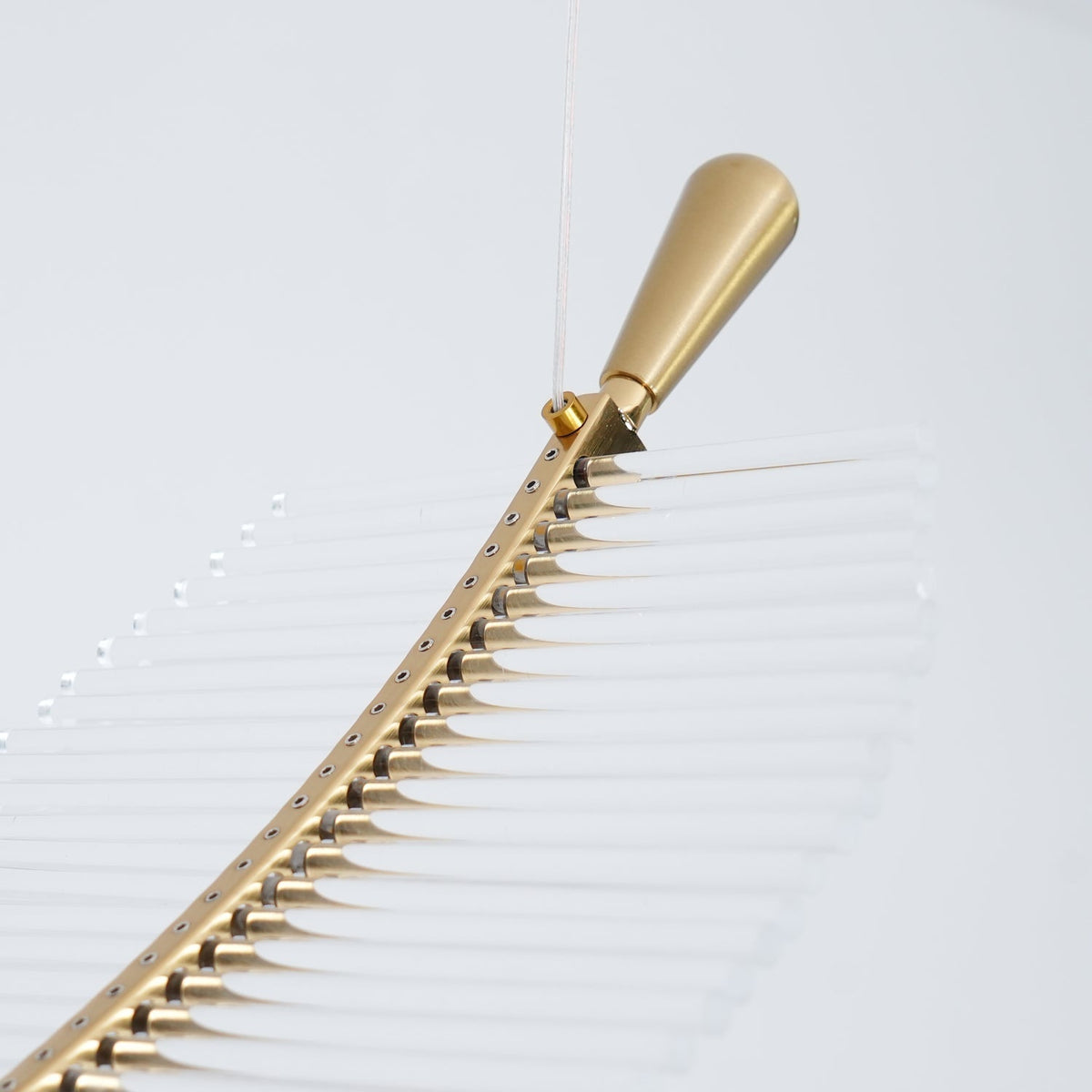 Kuo Kronleuchter aus Acryl in Gold mit zeitgenössischem Design
