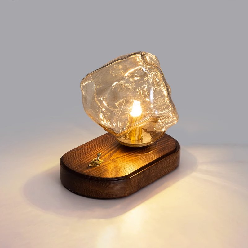 Maris Holzkunst-Tischleuchte
